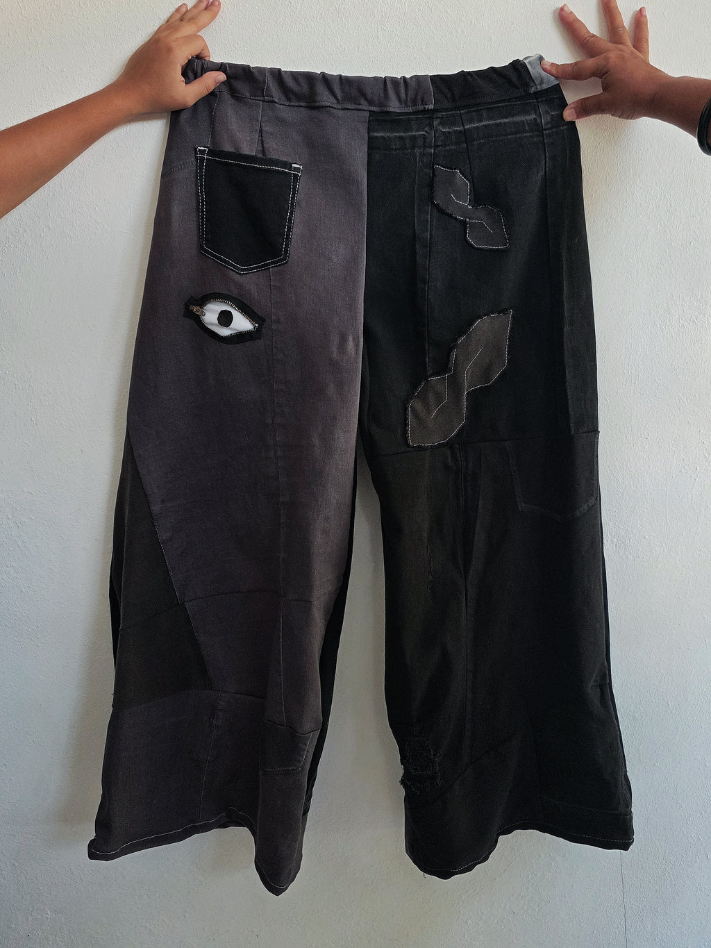 Pant 'eyez on me' en negro